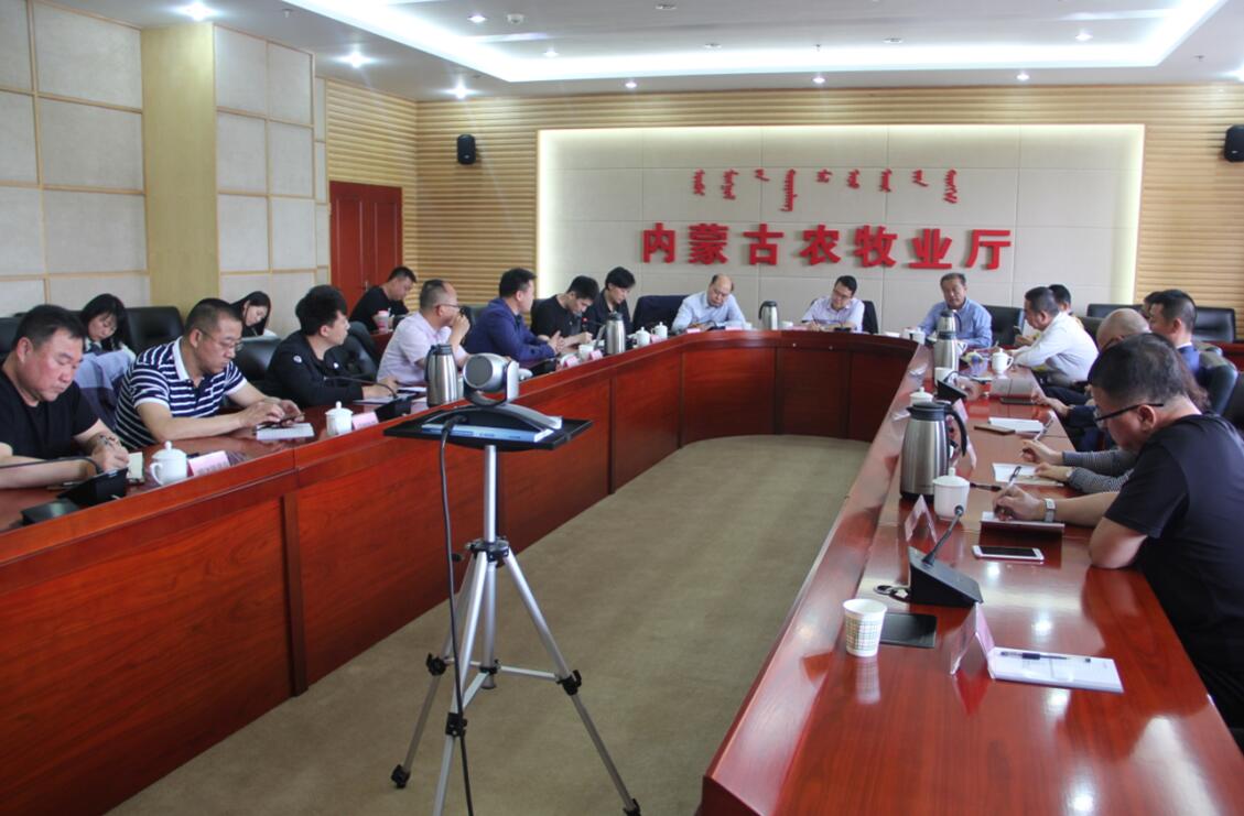 自治區(qū)政研室調(diào)研組一行到協(xié)會開展專題調(diào)研工作